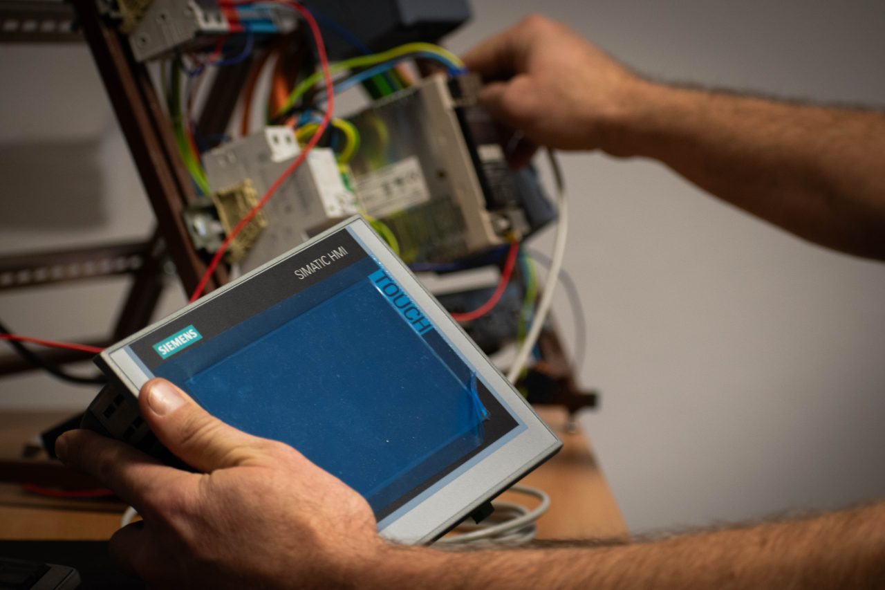 SERVIS, ÚDRŽBA A REVIZE V PRŮMYSLOVÉ AUTOMATIZACI